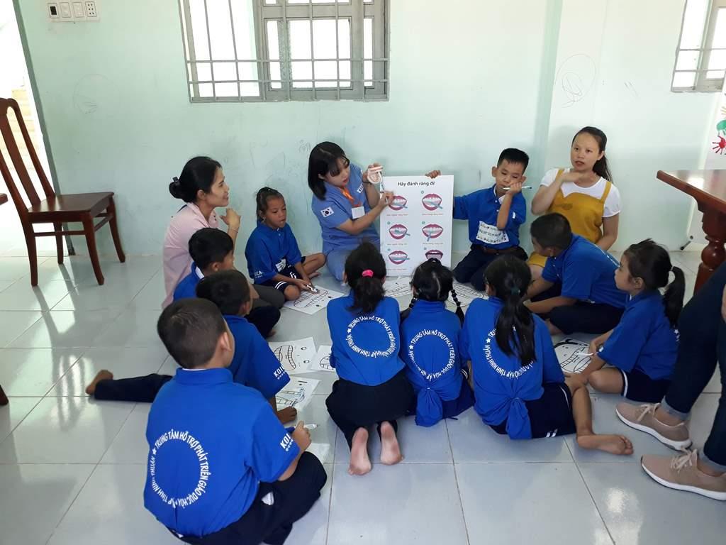 KOICA tổ chức các hoạt động trải nghiệm mỹ thuật cho học sinh khuyết tật tại Trung tâm Hỗ trợ phát triển giáo dục hòa nhập tỉnh Ninh Thuận